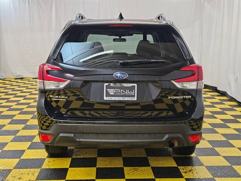 Used 2022 Subaru Forester Premium image 4