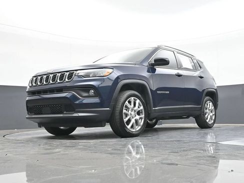Used 2024 Jeep Compass Latitude AWD/4WD image 54