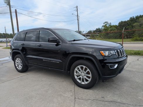 Used 2022 Jeep Grand Cherokee Laredo E RWD image 2