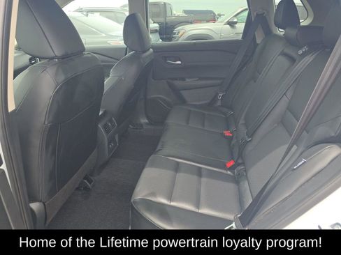 Used 2025 Nissan Rogue SV w/ SV Premium Package FWD image 5