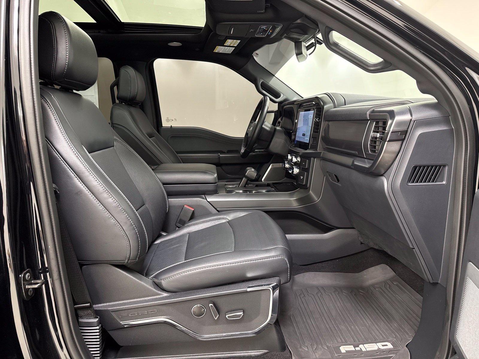 Used 2024 Ford F150 Lariat w/ Equipment Group 502A High AWD/4WD image 31