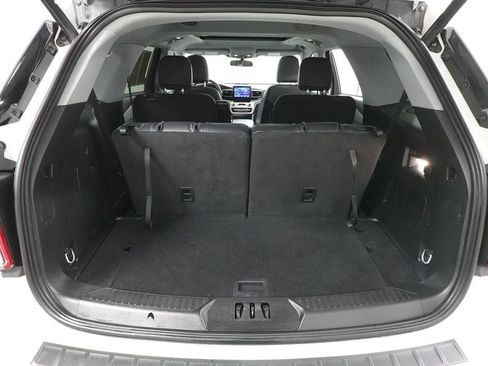 Used 2024 Ford Explorer XLT w/ Equipment Group 202A AWD/4WD image 29