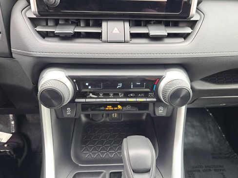 Certified 2025 Toyota RAV4 LE FWD image 32