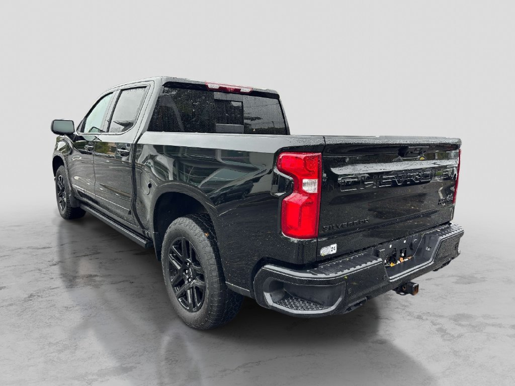 Used 2025 Chevrolet Silverado 1500 High Country w/ Midnight Edition AWD/4WD image 3