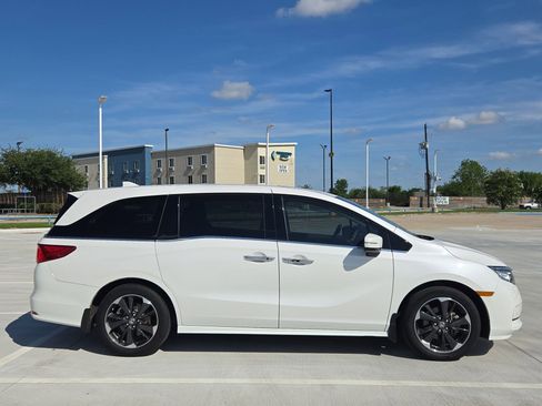 Certified 2024 Honda Odyssey Elite image 2