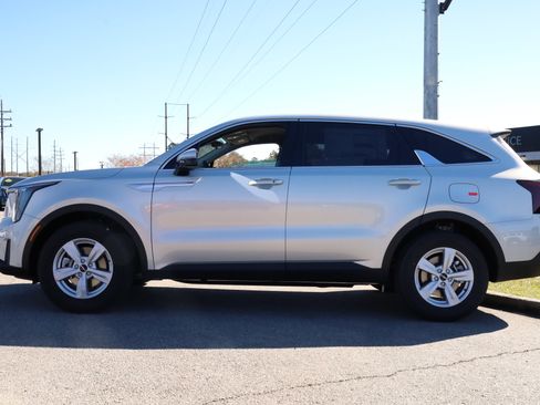 New 2026 Kia Sorento LX image 2