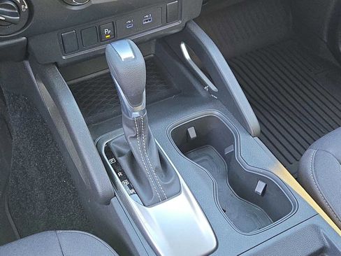 Used 2025 Nissan Frontier SV image 29