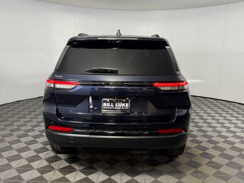 Certified 2024 Jeep Grand Cherokee Limited w/ Luxury Tech Group II image 6