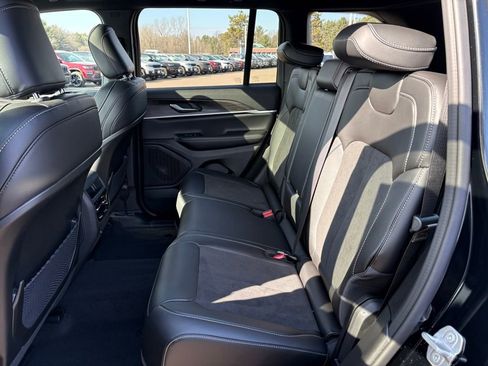 New 2026 Jeep Grand Cherokee Altitude AWD/4WD image 10