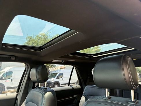 Used 2017 Ford Explorer Limited w/ Equipment Group 301A FWD image 10