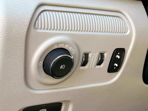 Certified 2024 Jeep Wagoneer Series II image 18