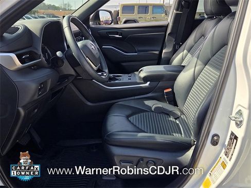 Used 2024 Toyota Highlander XSE image 5