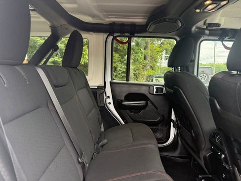 Used 2019 Jeep Wrangler Unlimited Rubicon w/ Cold Weather Group image 24