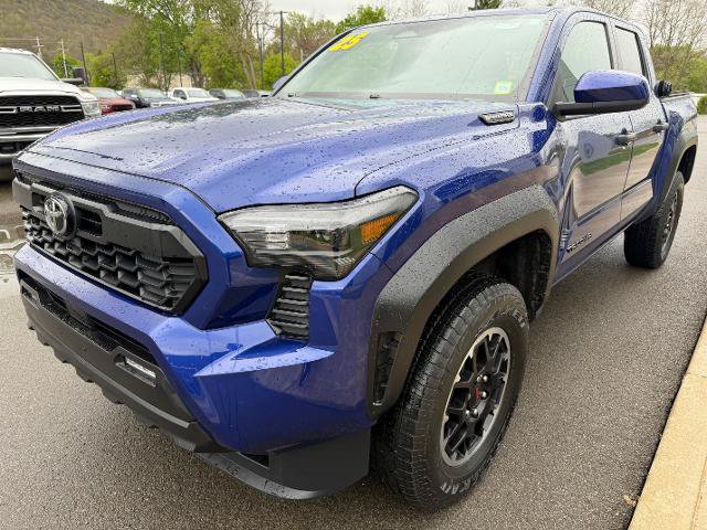 Used 2025 Toyota Tacoma TRD Off-Road AWD/4WD image 1