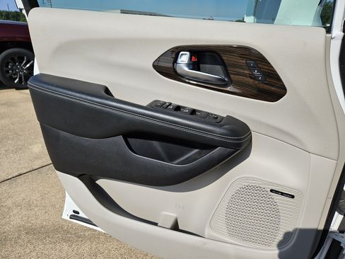 Used 2022 Chrysler Pacifica Limited FWD image 20