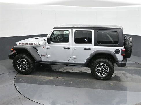 Used 2024 Jeep Wrangler Unlimited Rubicon w/ Capability Package image 36