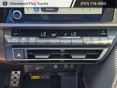 Used 2025 Toyota Camry SE FWD image 15