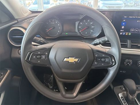 Certified 2025 Chevrolet Trax LS image 27