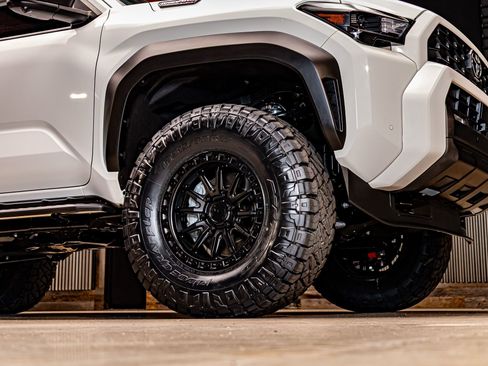 Used 2025 Toyota 4Runner TRD Off-Road image 16