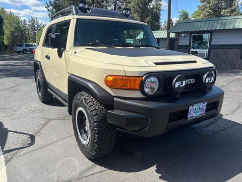 Used 2010 Toyota FJ Cruiser 4WD image 6
