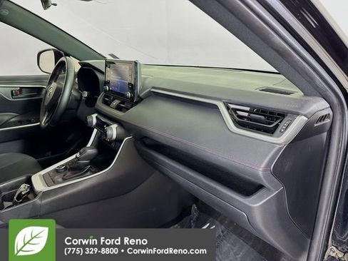 Used 2021 Toyota RAV4 SE image 27