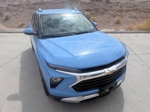 Used 2024 Chevrolet TrailBlazer LT w/ LT Cold Weather Package FWD image 3
