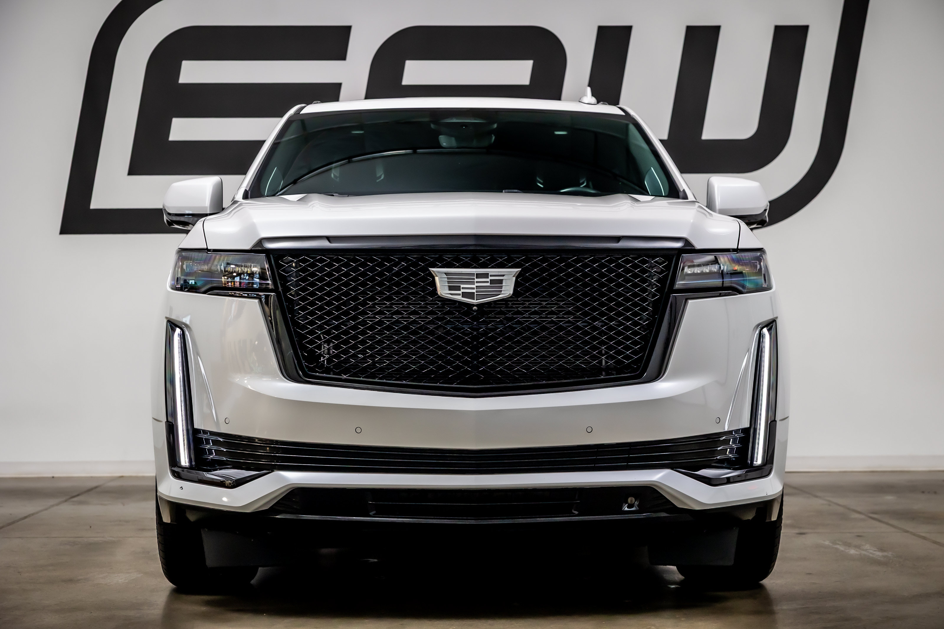 Used 2023 Cadillac Escalade Sport w/ LPO, ONYX Package AWD/4WD image 4