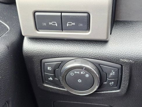 Used 2015 Ford F150 Lariat w/ Equipment Group 502A Luxury AWD/4WD image 31
