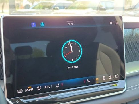 Certified 2025 Volkswagen Tiguan SE image 28