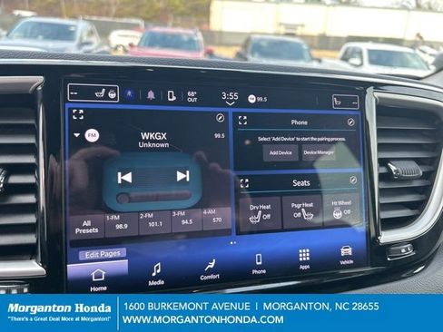 Used 2024 Chrysler Pacifica Touring-L FWD image 21