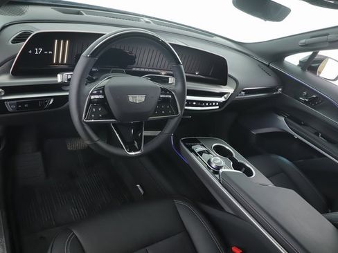 Used 2025 Cadillac Lyriq Luxury image 17