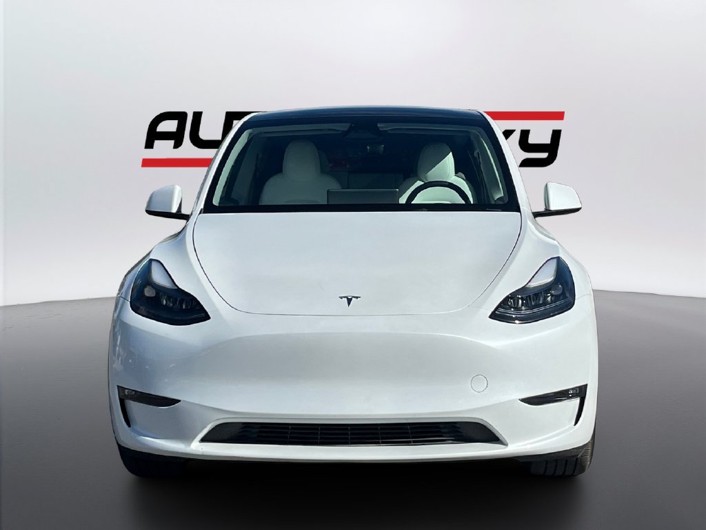 Used 2024 Tesla Model Y Long Range AWD/4WD image 2