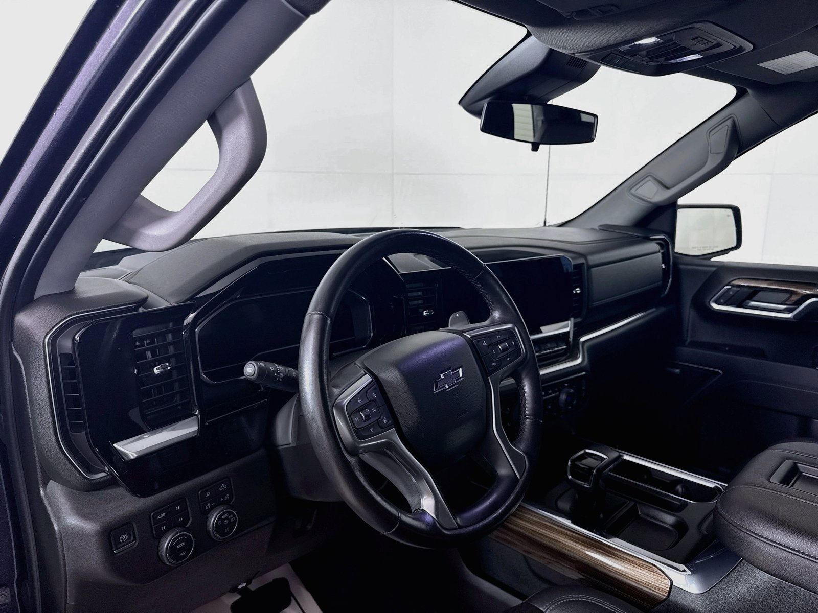 Used 2022 Chevrolet Silverado 1500 RST AWD/4WD image 4