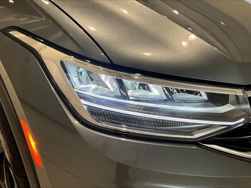 Used 2024 Volkswagen Tiguan SE R-Line AWD/4WD image 31