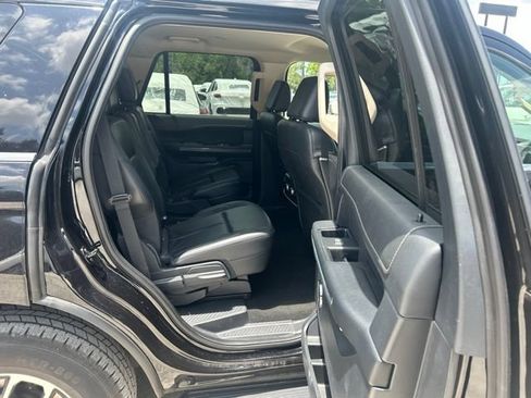 Used 2024 Ford Expedition XLT AWD/4WD image 9