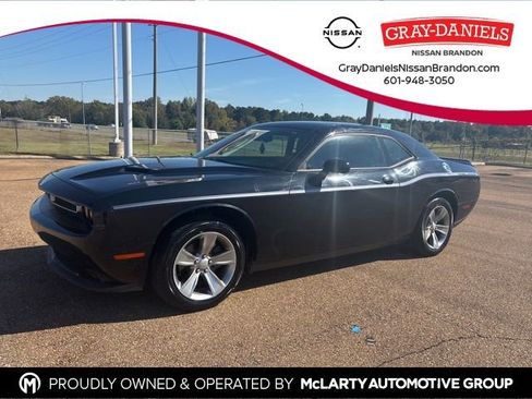 Used 2021 Dodge Challenger SXT image 1