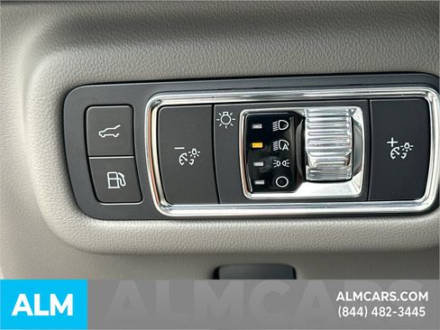 Used 2025 Lincoln Nautilus Reserve AWD/4WD image 37