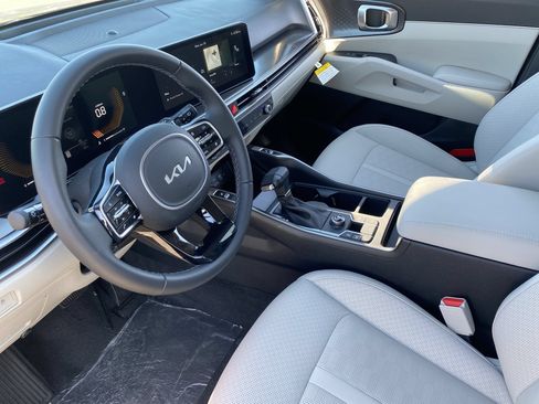 Certified 2025 Kia Sorento S FWD image 17
