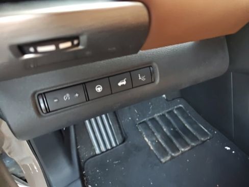 Used 2024 Nissan Pathfinder Platinum AWD/4WD image 10