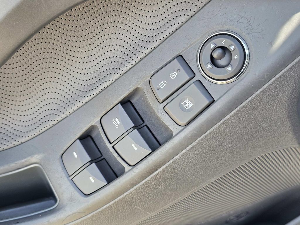 Used 2012 Hyundai Elantra Limited w/ Technology Pkg 5 FWD image 19