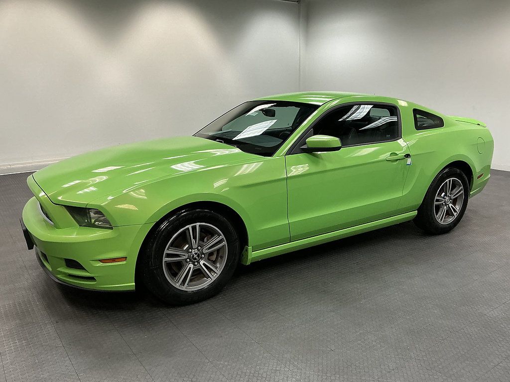 Used 2013 Ford Mustang Premium RWD image 1