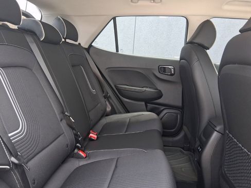New 2025 Hyundai Venue Limited image 12
