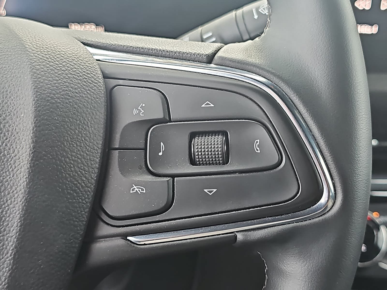 Used 2025 Buick Envista Sport Touring w/ Convenience I Package FWD image 17