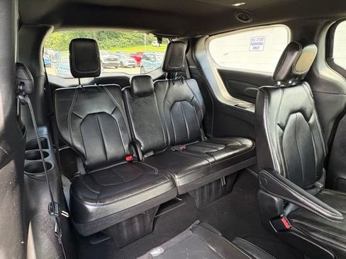 Used 2025 Chrysler Pacifica Select FWD image 31