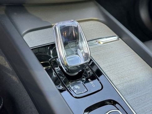 Certified 2025 Volvo XC60 B5 Ultra w/ Protection Package Premier image 23