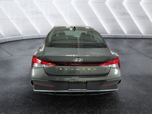 Certified 2025 Hyundai Elantra SE image 3