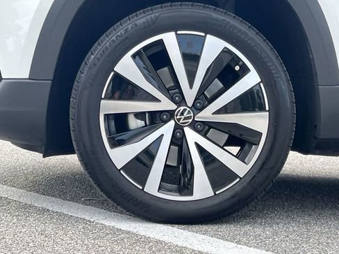 Certified 2022 Volkswagen Taos SE w/ Driver Assistance Package image 11