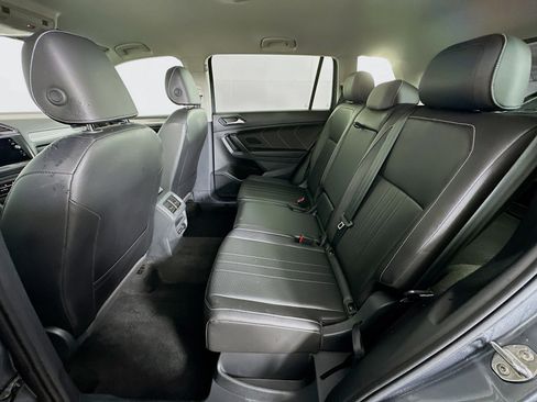 Used 2024 Volkswagen Tiguan SE image 26