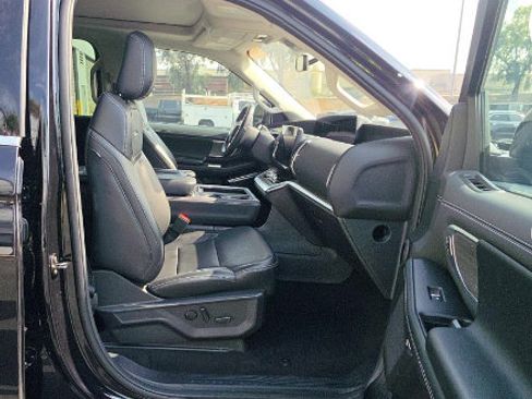 Certified 2025 Ford Expedition Platinum AWD/4WD image 12