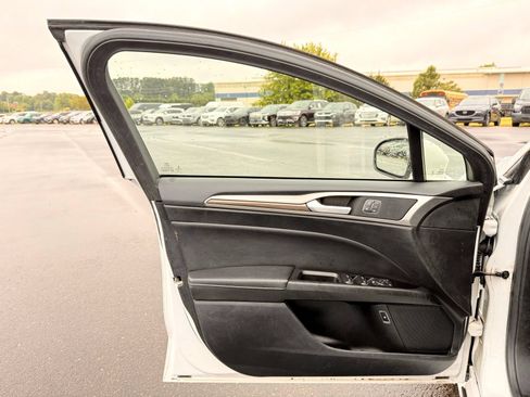 Used 2018 Ford Fusion SE w/ Equipment Group 602A FWD image 12